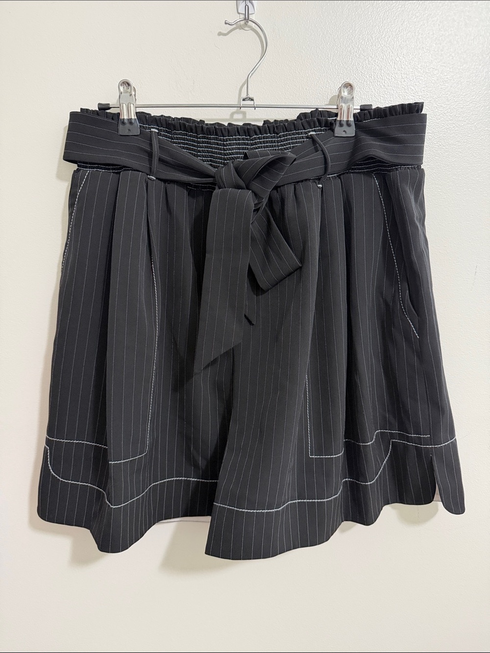 NWT Tracy Reese Black Pinstripe High Rise Shorts Tie Belt Womens Large